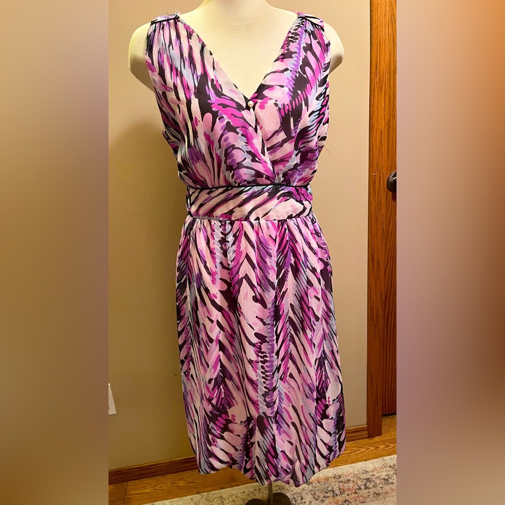 Summer lightweight pink/mauve isometrical design dress